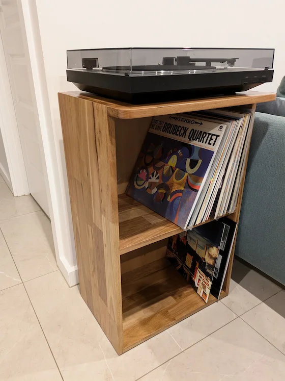 Record player stand with rounded top corners